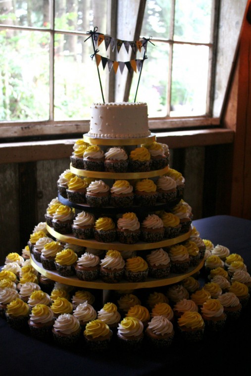 bunting cupcakes